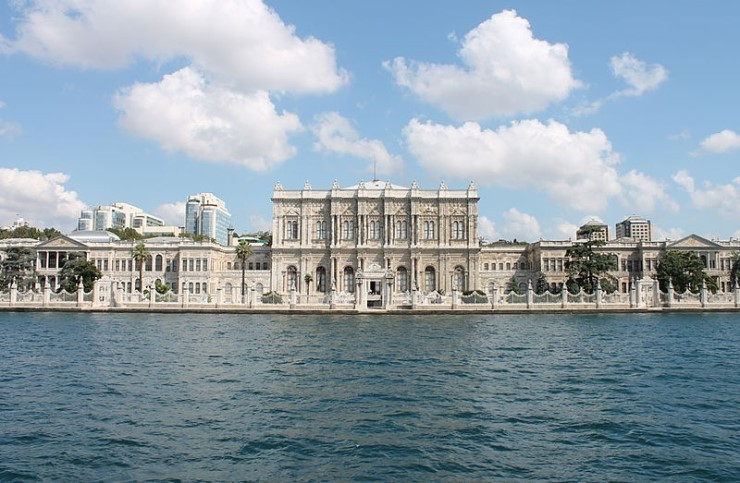 Dolmabahce_Sarayi.jpg