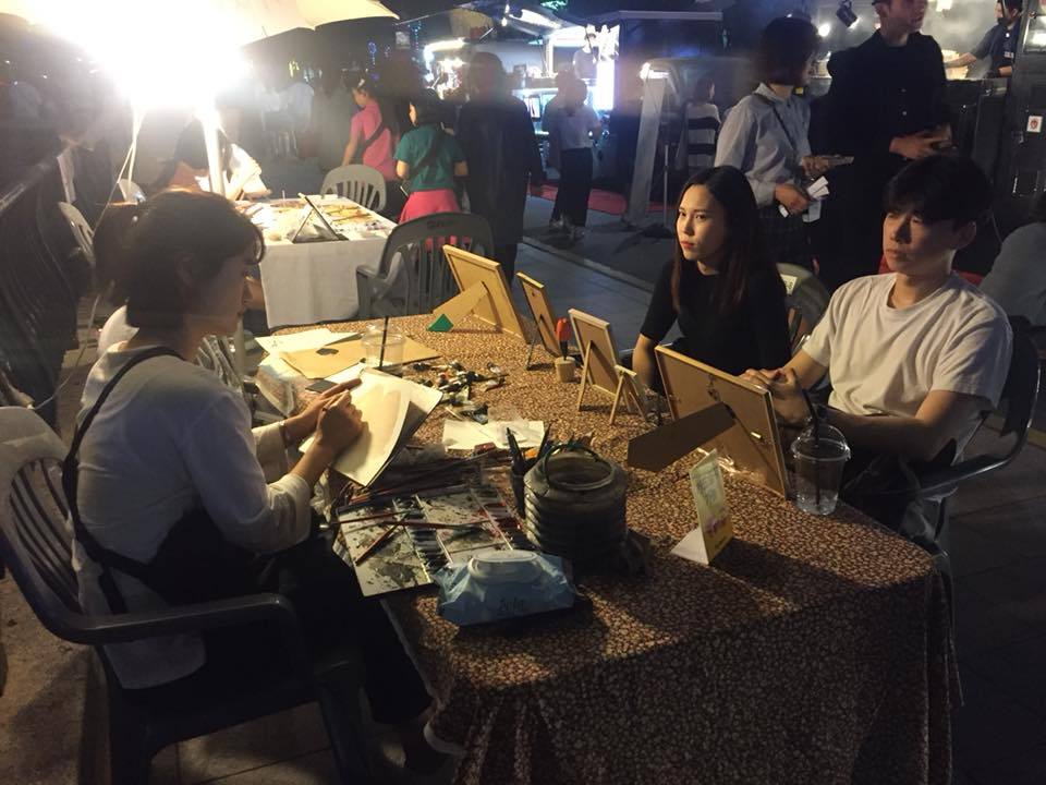 청계천 거리화가.jpg