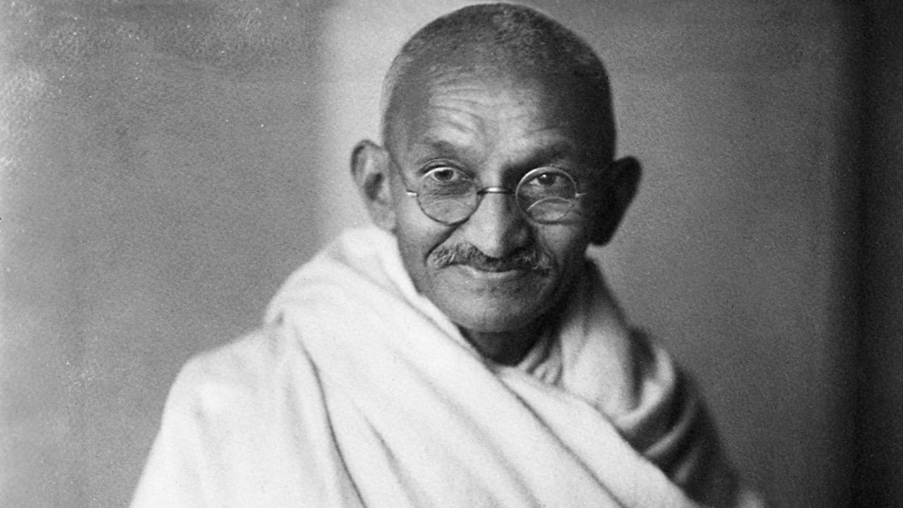 mahatma_gandhi_thumb_1633099537692_1664602427787_1664602427787.jpg