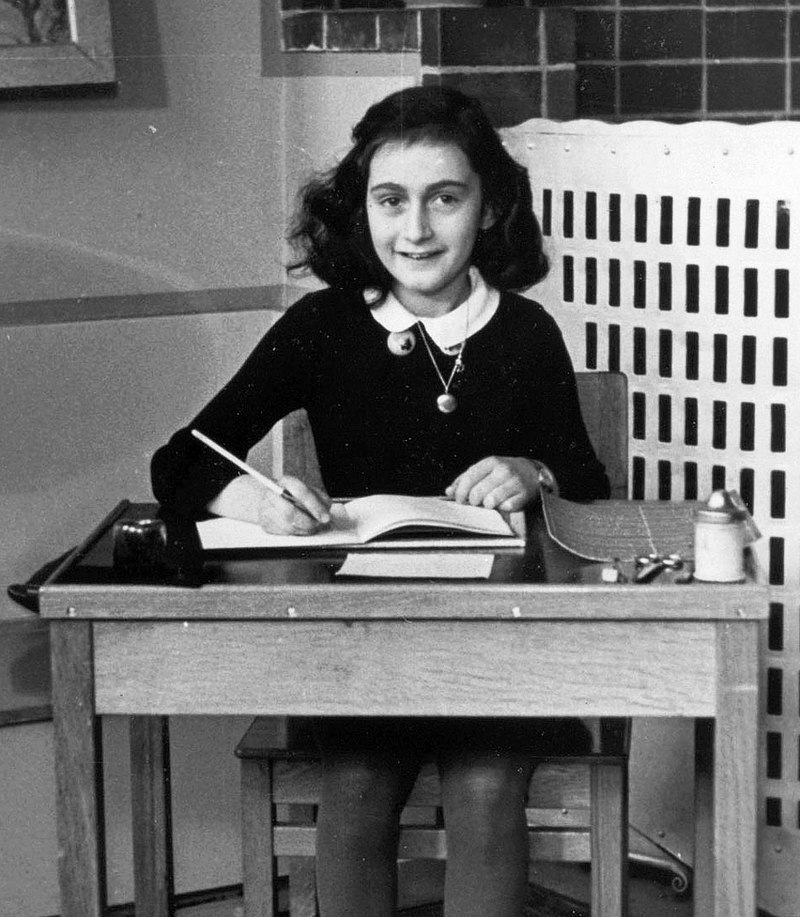 800px-AnneFrank1940_crop.jpg