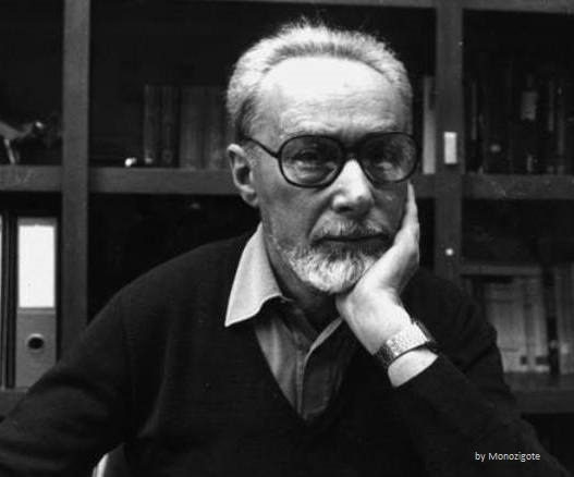 Primo_Levi_in_Library_1983.jpg