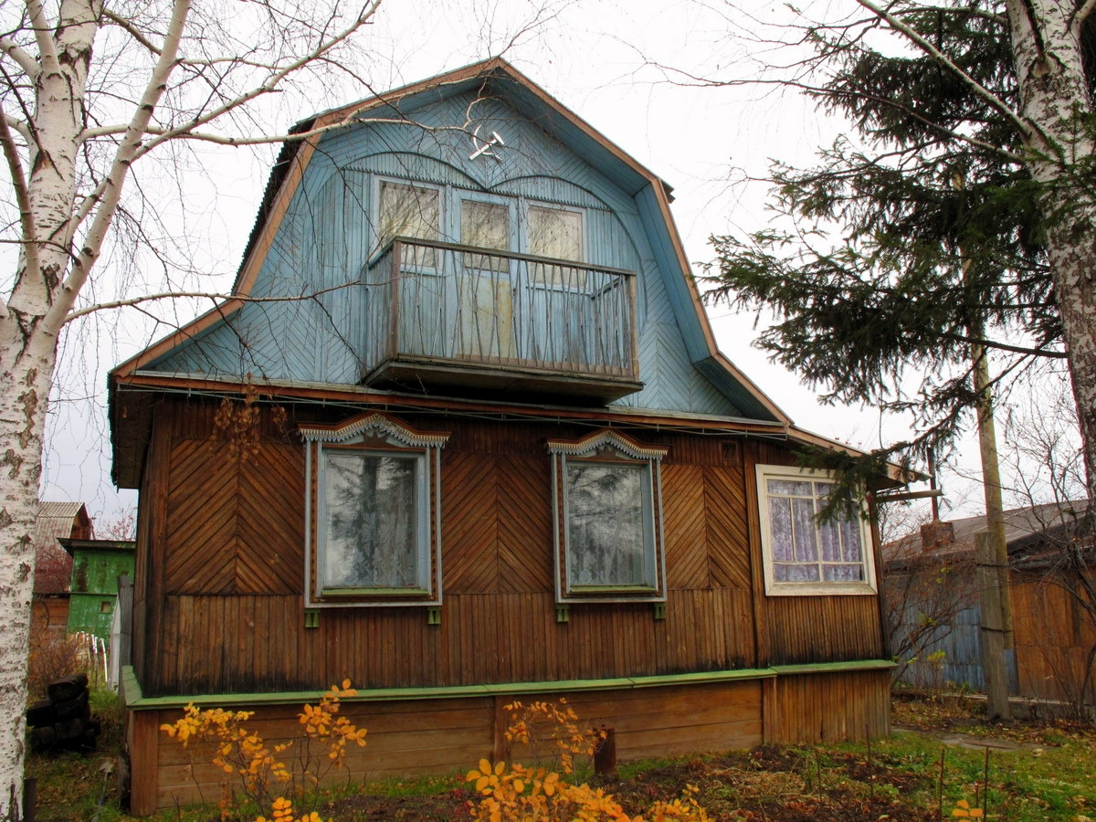 Dacha_in_Resheti_(4116129180).jpg