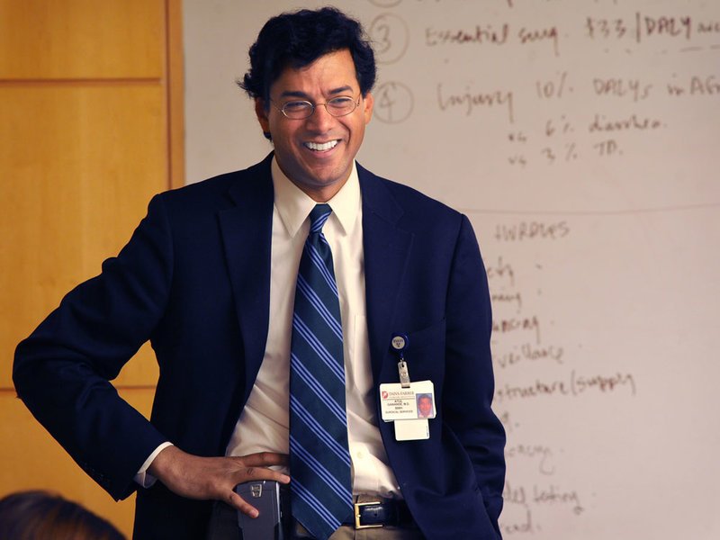 gawande-ed05ff955621b1a4b5f6c97fbd9081b656186a6a-s800-c85.jpg