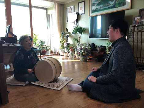 신영희 조수황.jpg