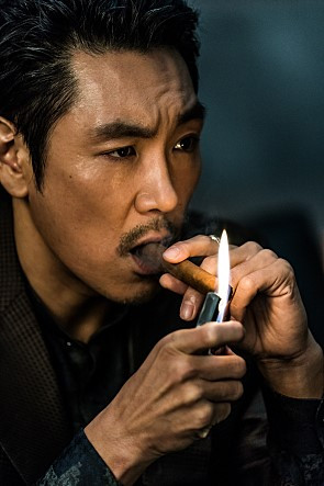 담배 피우는 원호.jpg