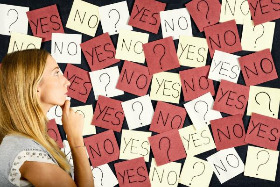 여자 여성 불확실 Yes No 고민 결정.jpg
