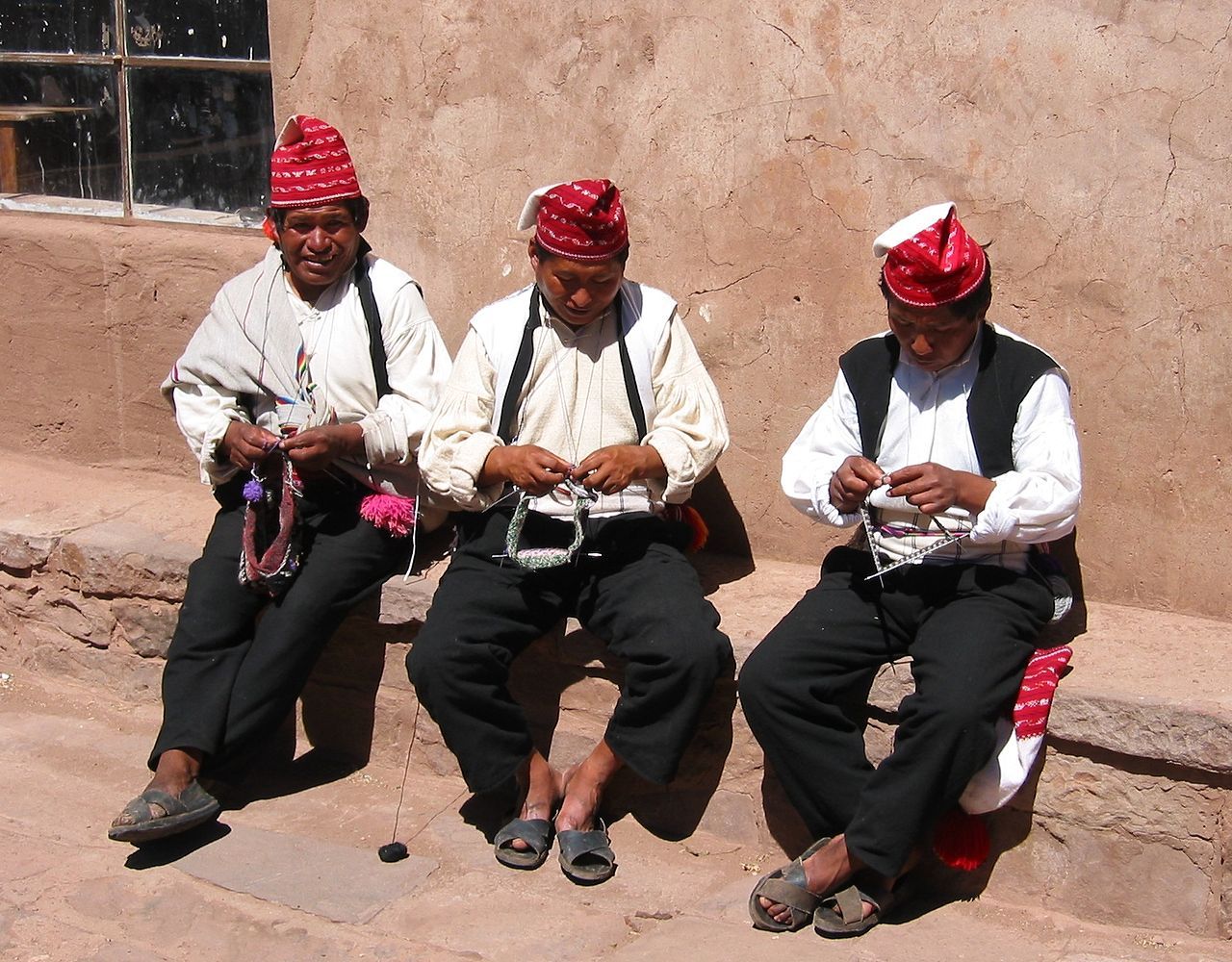 1280px-Taquilenos_knitting.jpg