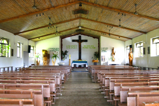 05-church-Interior.jpg