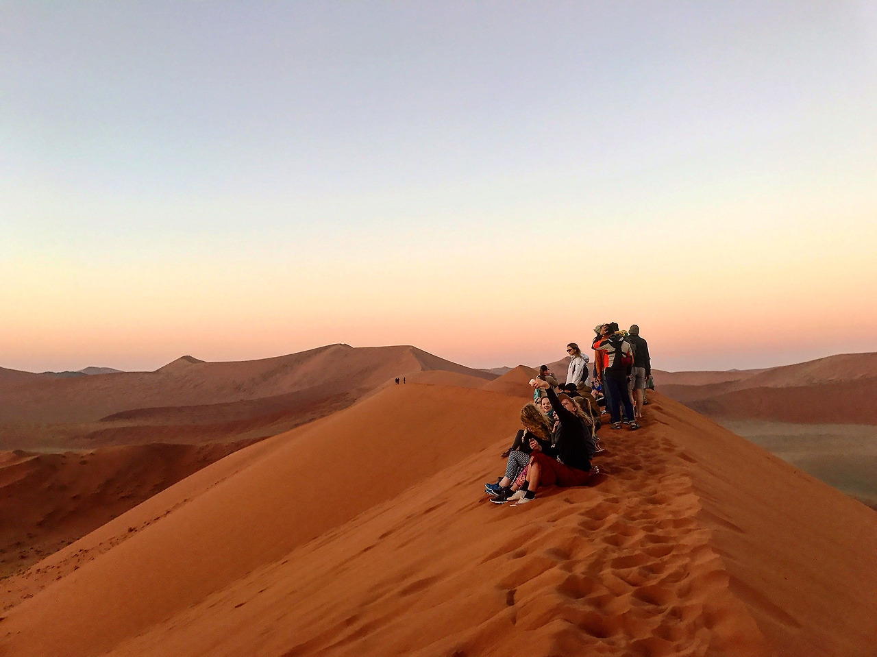 9.일출보는 사람들 사진.jpg