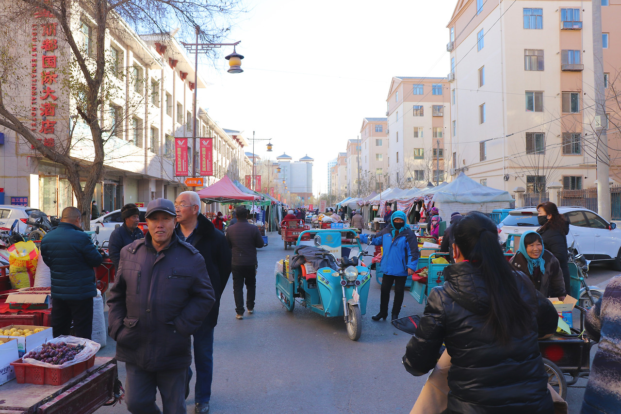 10 둔황 길거리 시장.jpg