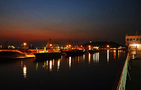 출발 배 야경.jpg