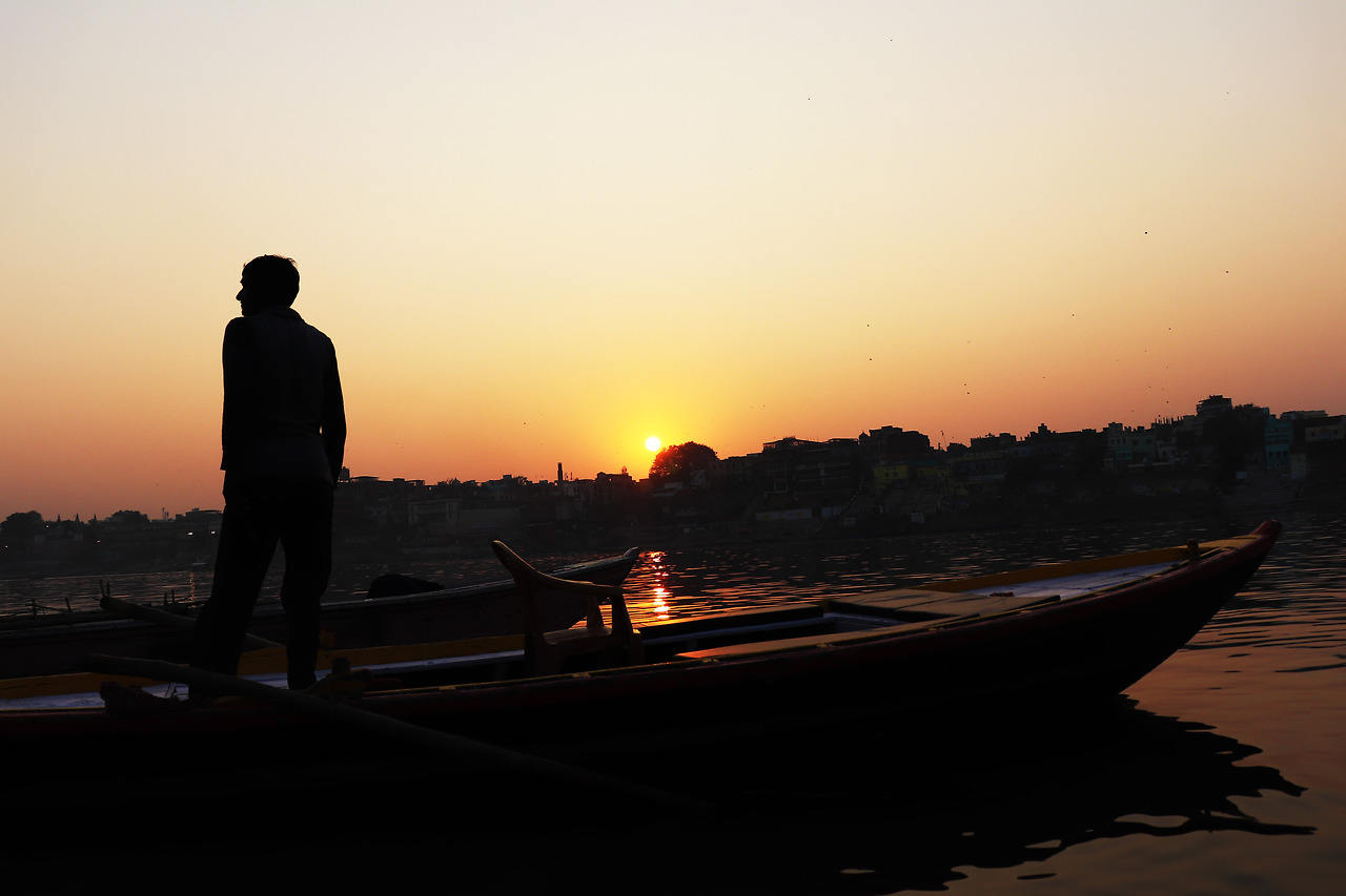 54 바라나시 일몰 뱃사공.jpg
