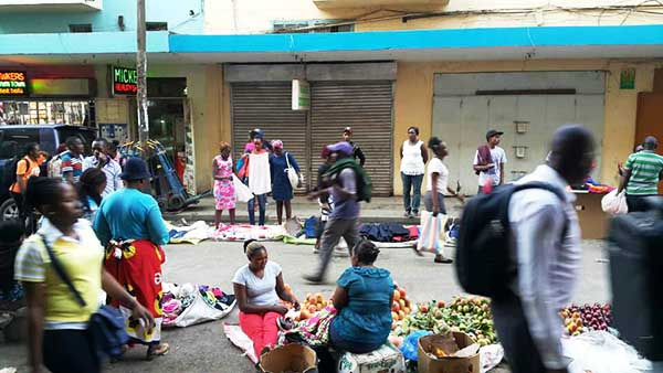 케냐 숙소앞.jpg