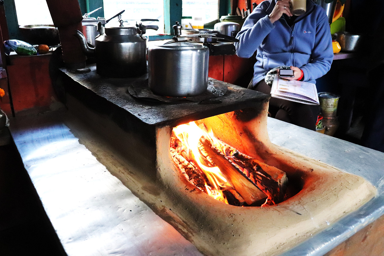 14 난로 앞에서 쉬어.jpg