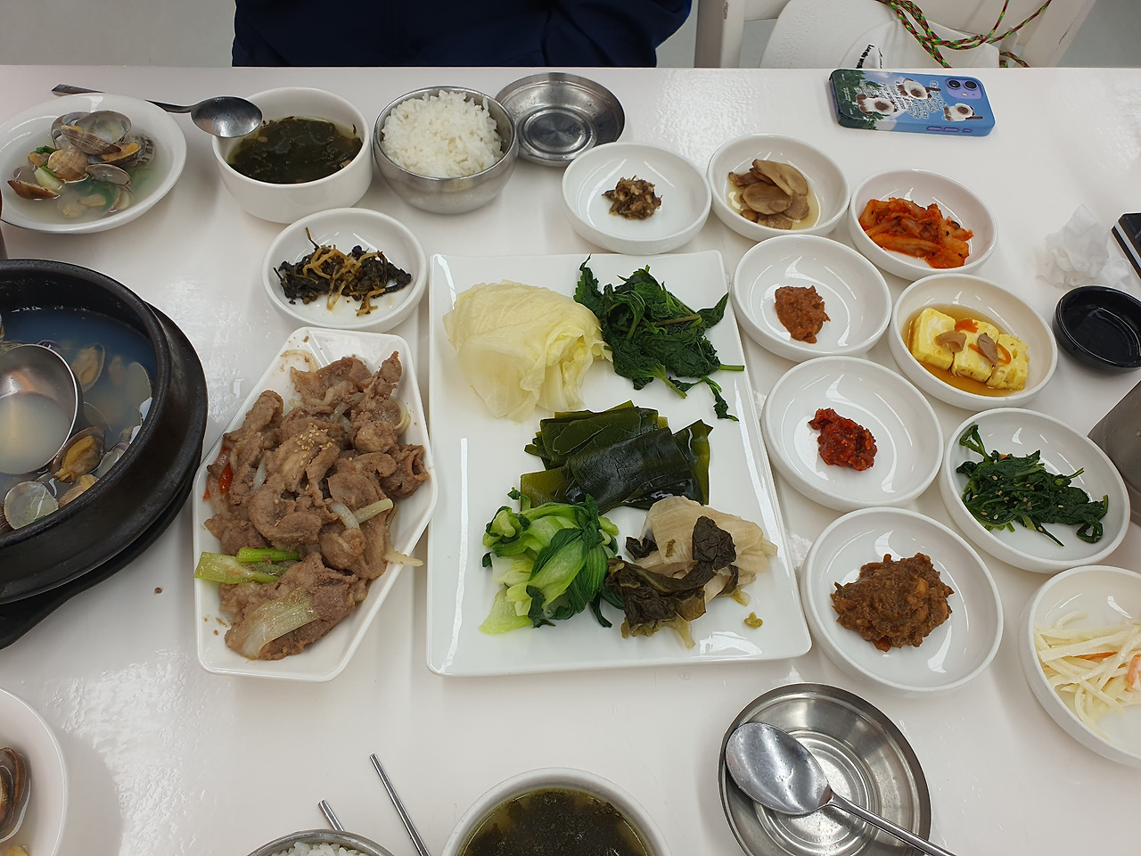  기대하고 갔지만 기대 이상이었던  무의도 쌈밥집