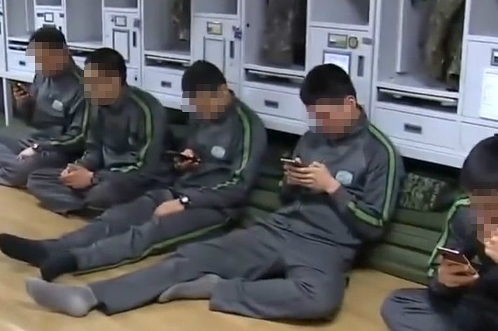 군대 휴대폰.jpg