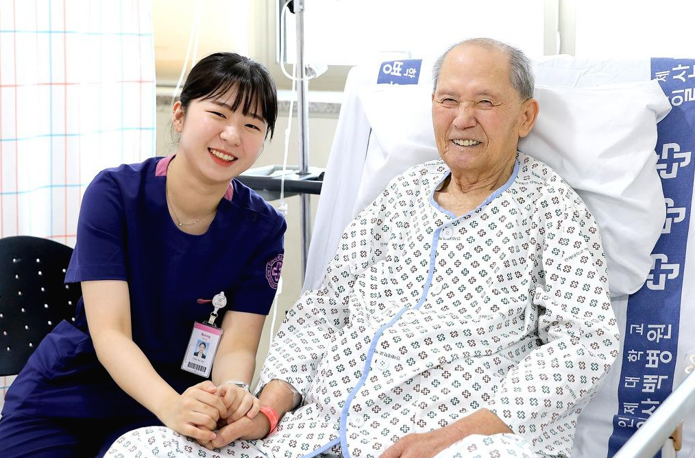 [사진] 긍정적인 삶은 스트레스는 덜 받고, 우울과 불안은 줄기 때문에 많은 연구에서 긍정적인 건강 효과를 보여준다.jpg