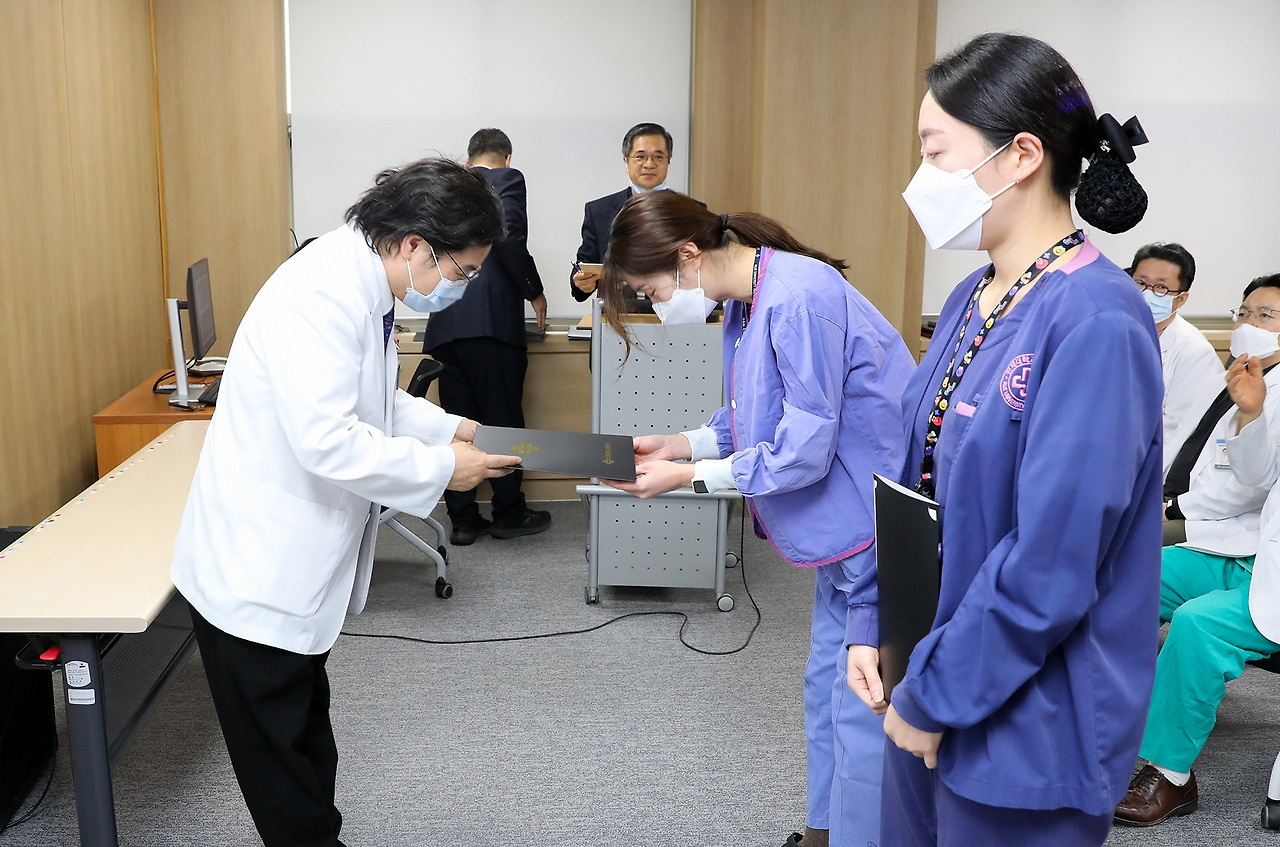 의무기록 우수자 포상.jpg