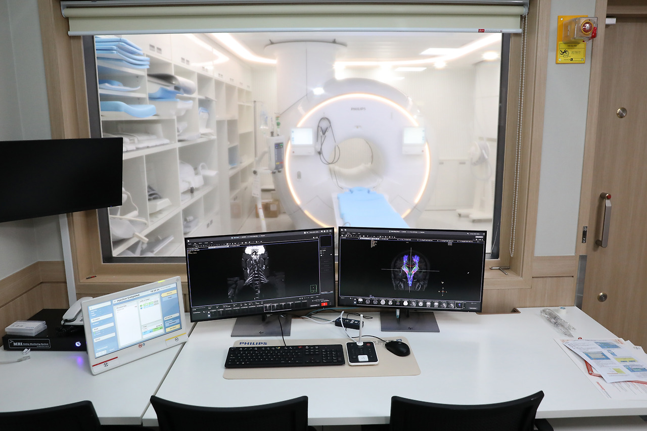 필립스 MRI 3.0T 장비사진2.jpg