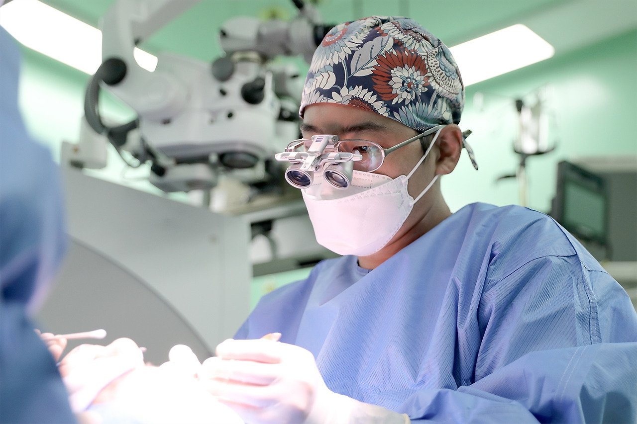 눈성형클리닉_안과 한동진 교수 보정1.jpg