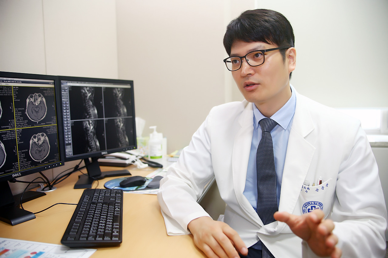 센터 진료 모습_손문준_교수_(1).jpg