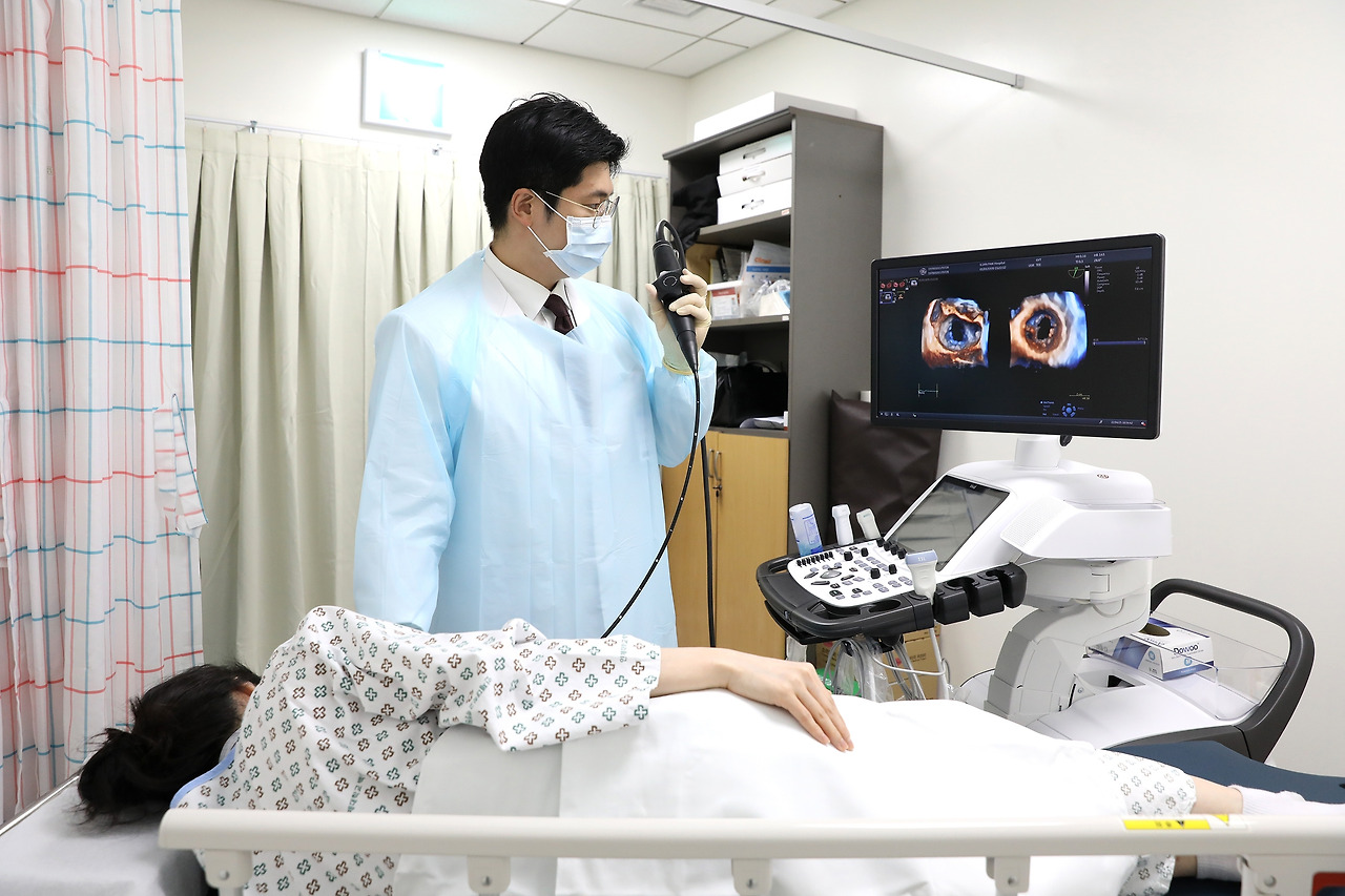 [사진] 일산백병원이 최근 세계 최고 사양으로 평가받는 ‘Vivid E95 4D 심장초음파’를 도입, 심장 질환의 진단과 치료 역량을 강화했다..jpg