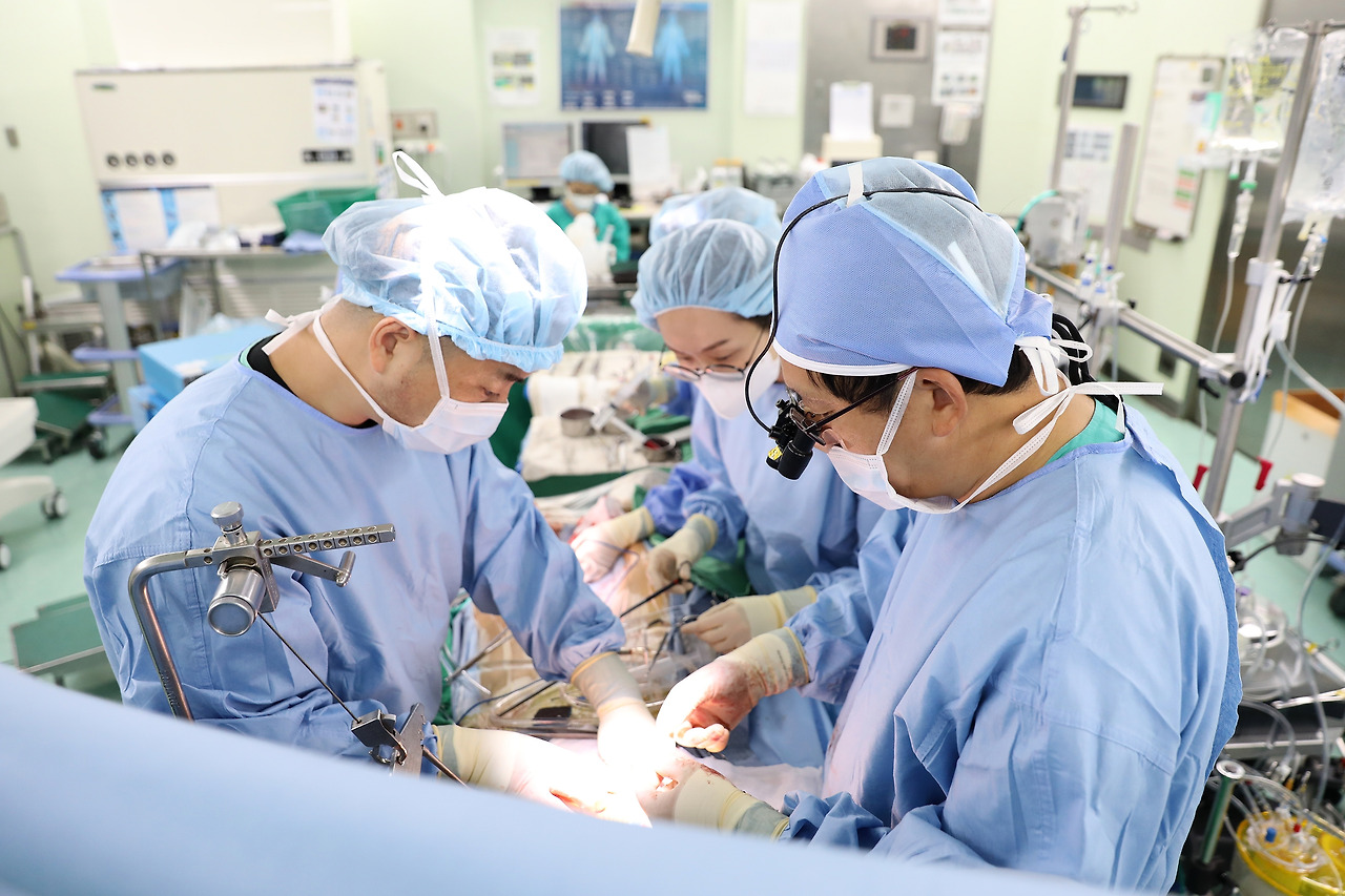 [사진]명의_흉부외과 신윤철 교수_3.jpg