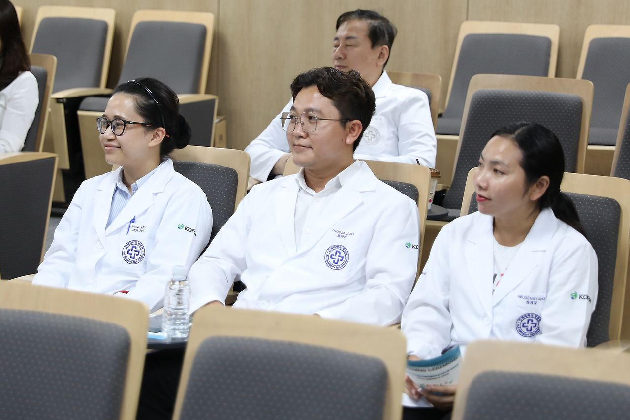 라오스의료진 이종욱펠로우십 연수교육 입교식2.jpg