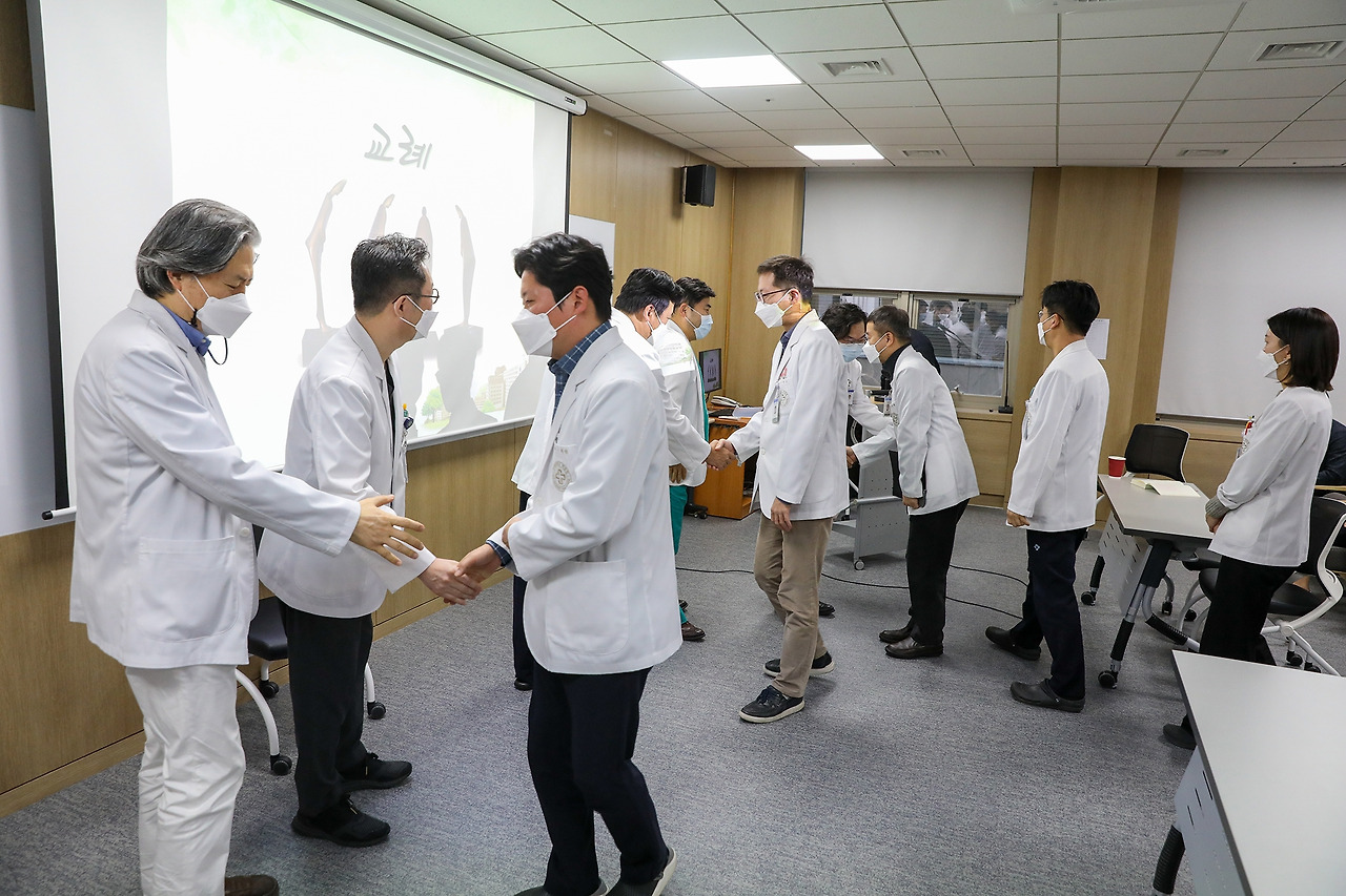 [사진] 인제대학교 일산백병원이 1월 3일 2024 갑진년(甲辰年) 신년교례회를 열고 새해 인사와 덕담을 나누는 시간을 가졌다..jpg