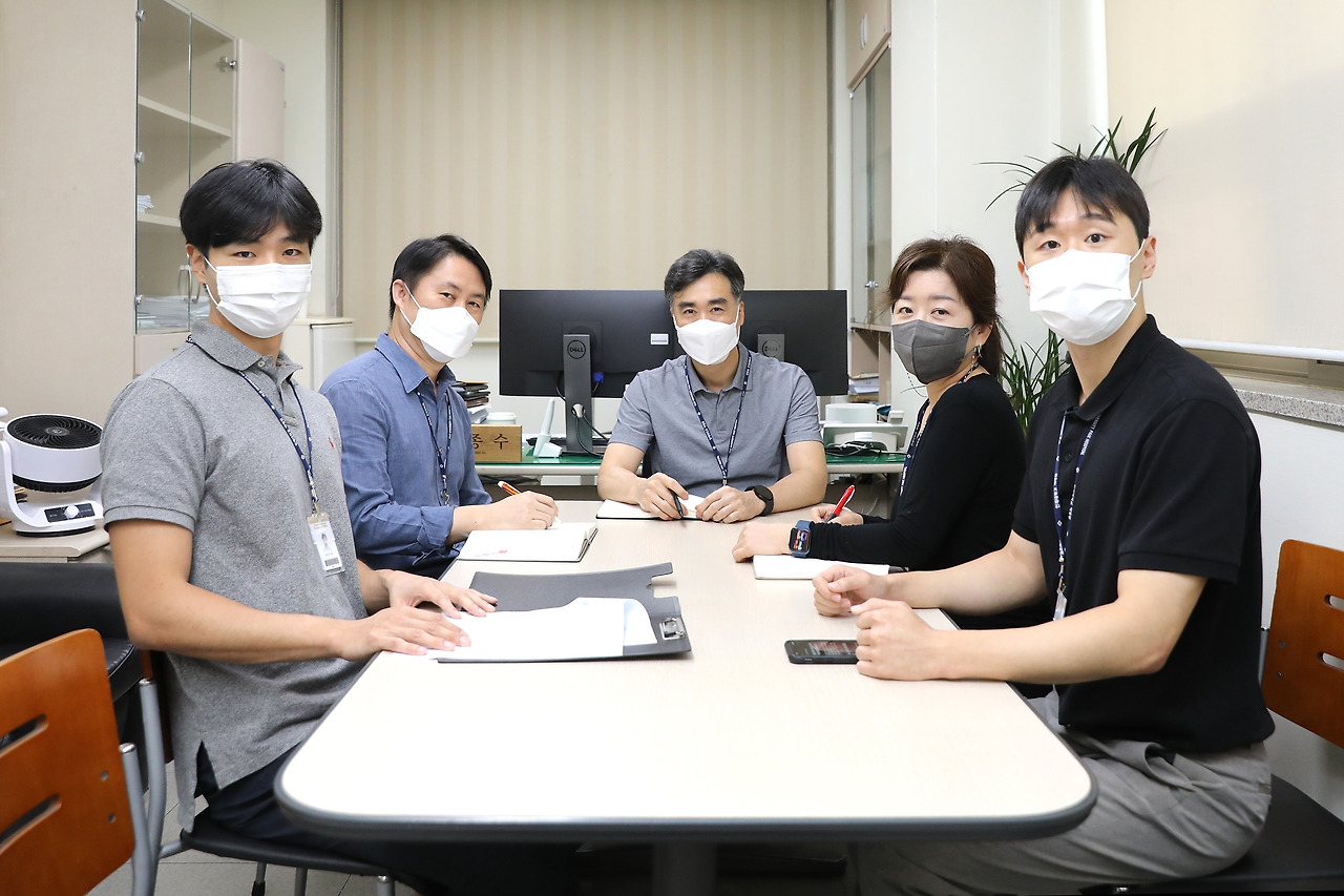 [사진]안전보건관리실 단체사진2.jpg