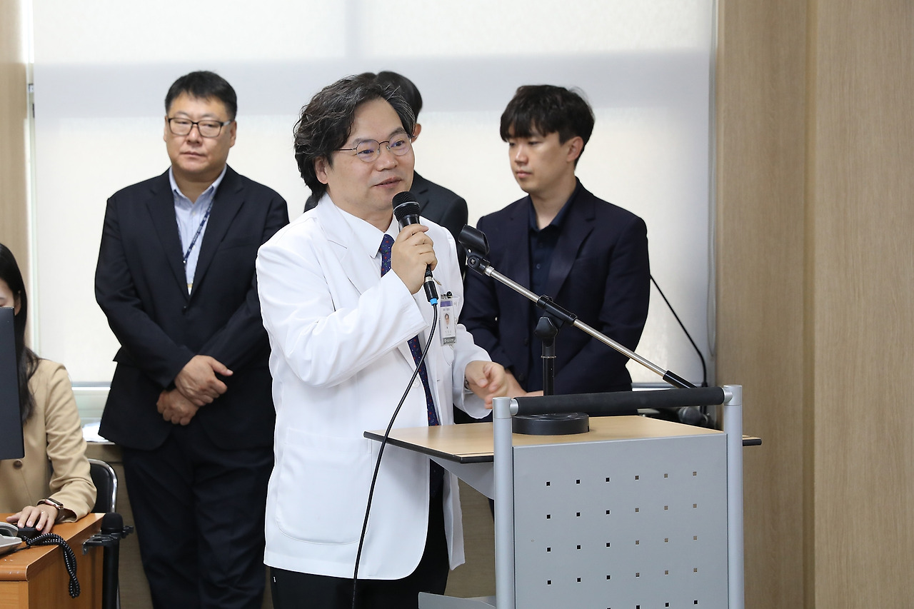 이성순 원장 인사말.jpg