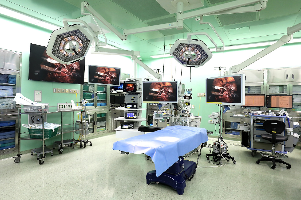 [사진] 일산백병원은 수술실 내 모든 영상 장비와 데이터를 하나의 플랫폼으로 통합 관리할 수 있는 차세대 수술실 통합 관리 시스템인 ‘OR1 AIR’를 도입했다..jpg