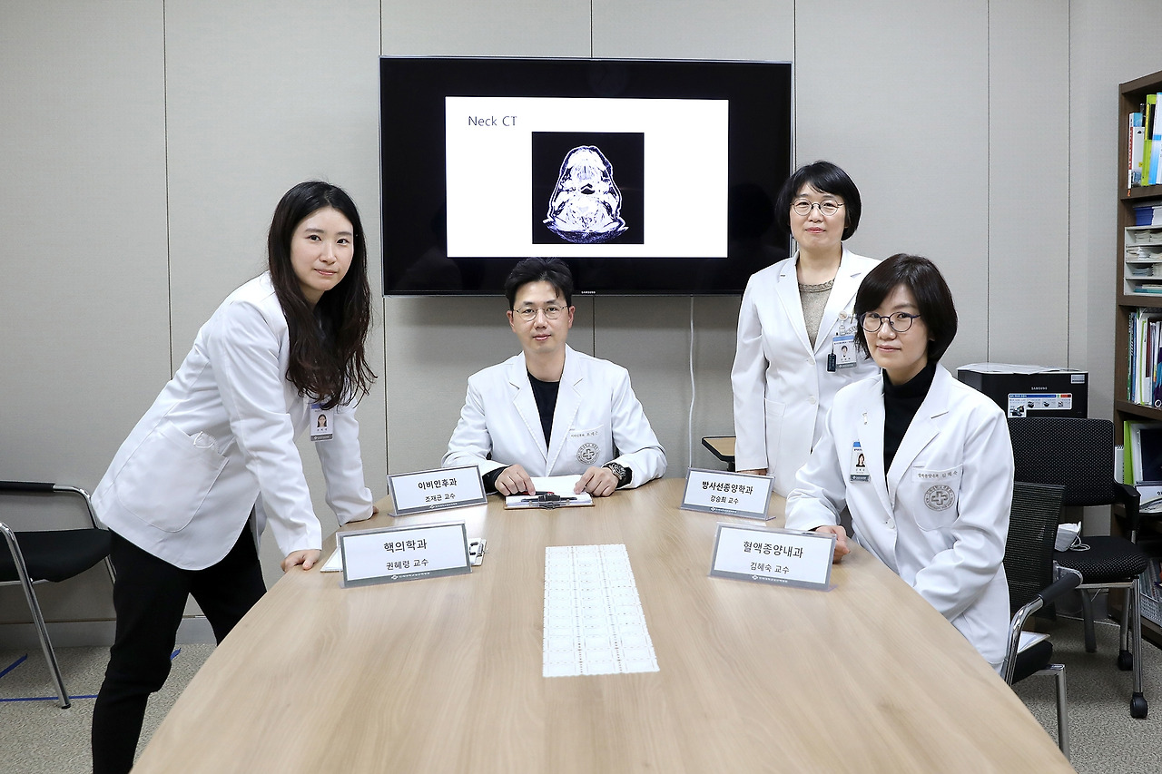 [사진]일산백병원 두경부암센터 의료진  (왼쪽부터)핵의학과 권혜령, 이비인후과 조재근, 방사선종양학과 강승희, 혈액종양학과 김혜숙 교수가 함께 다학제 진료 체계를 구축했다..jpg