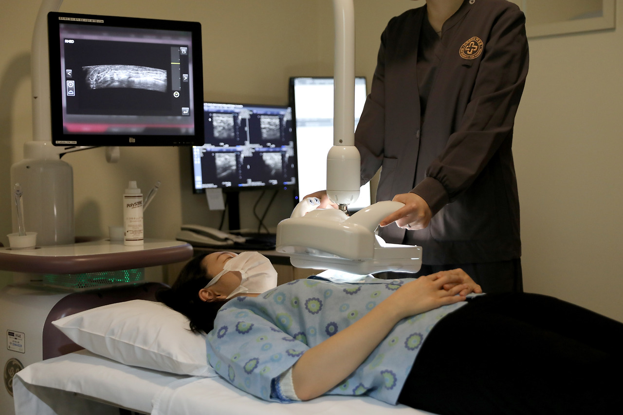 자동유방초음파 검사장면.jpg