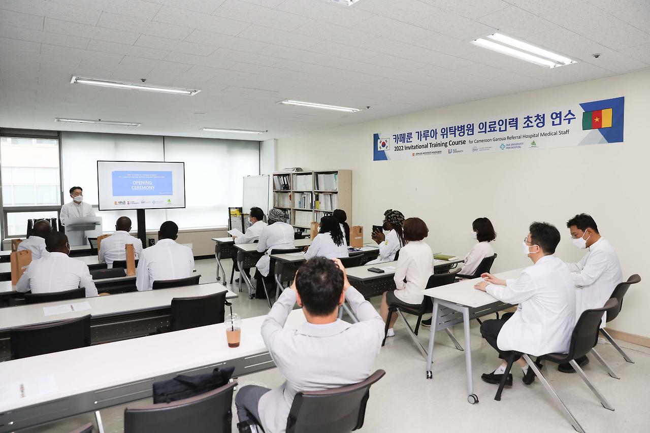 [자료사진2]일산백병원은 카메룬 의료진 8명을 초청 7월 21일 입교식을 갖고 3개월간의 연수교육을 진행한다.jpg