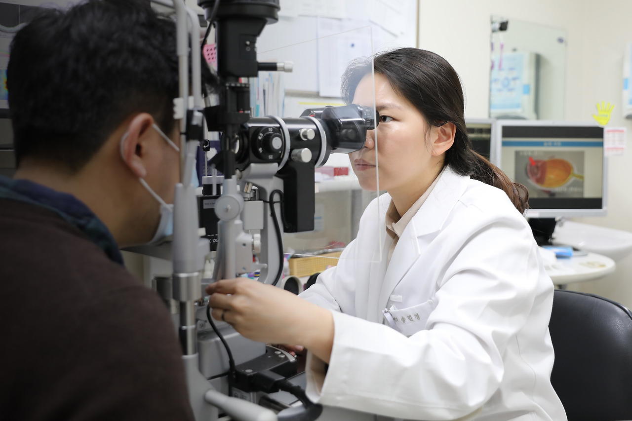 [신규 의료진] 안과 송민경 교수_1.jpg