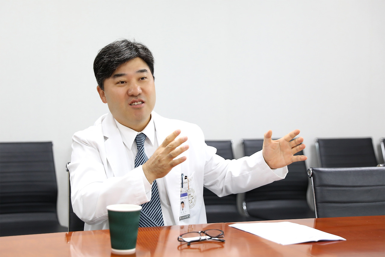 최원주 일산백병원 원장 인터뷰 사진2.jpg