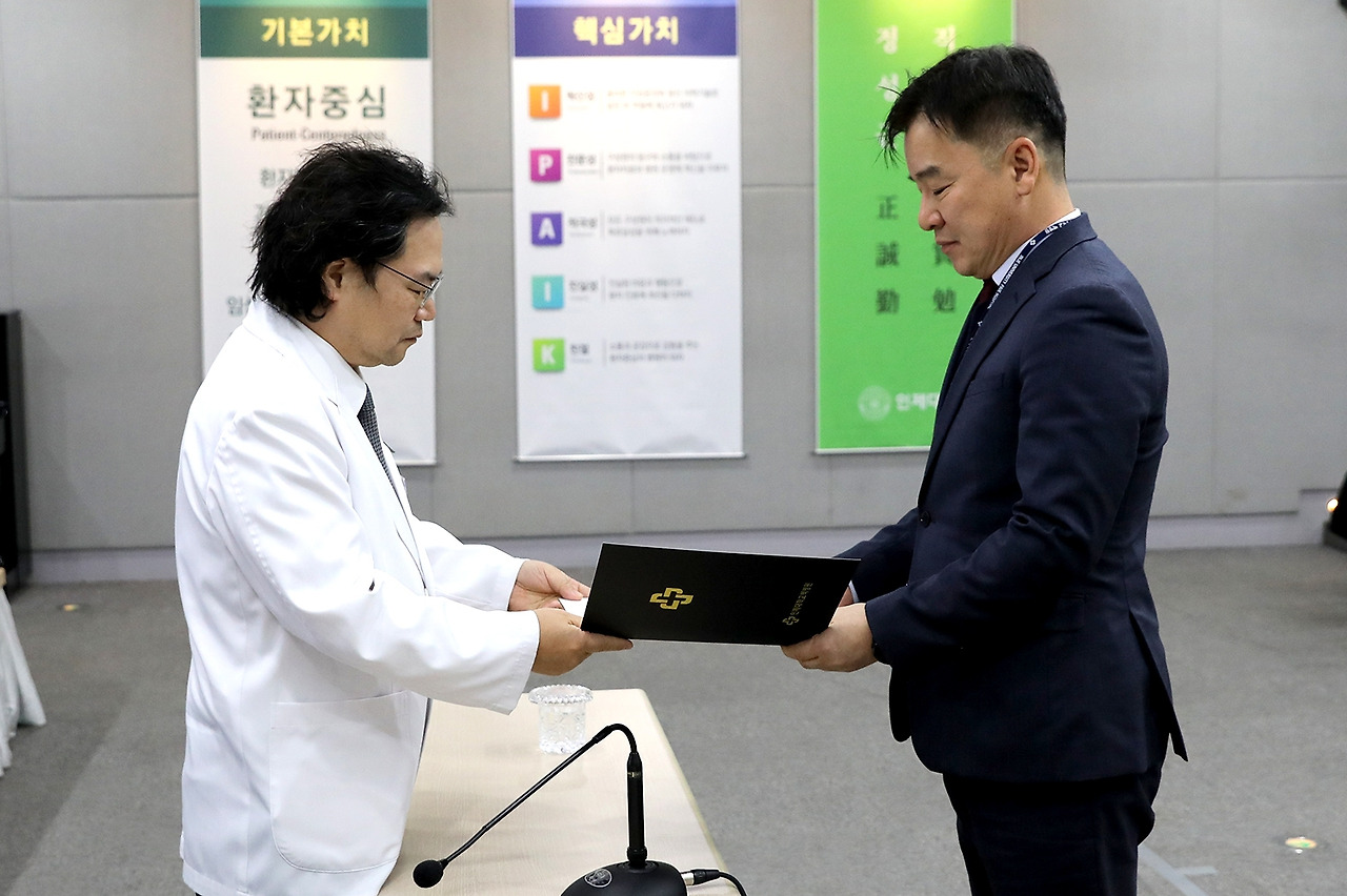 백기영 행정부원장.jpg