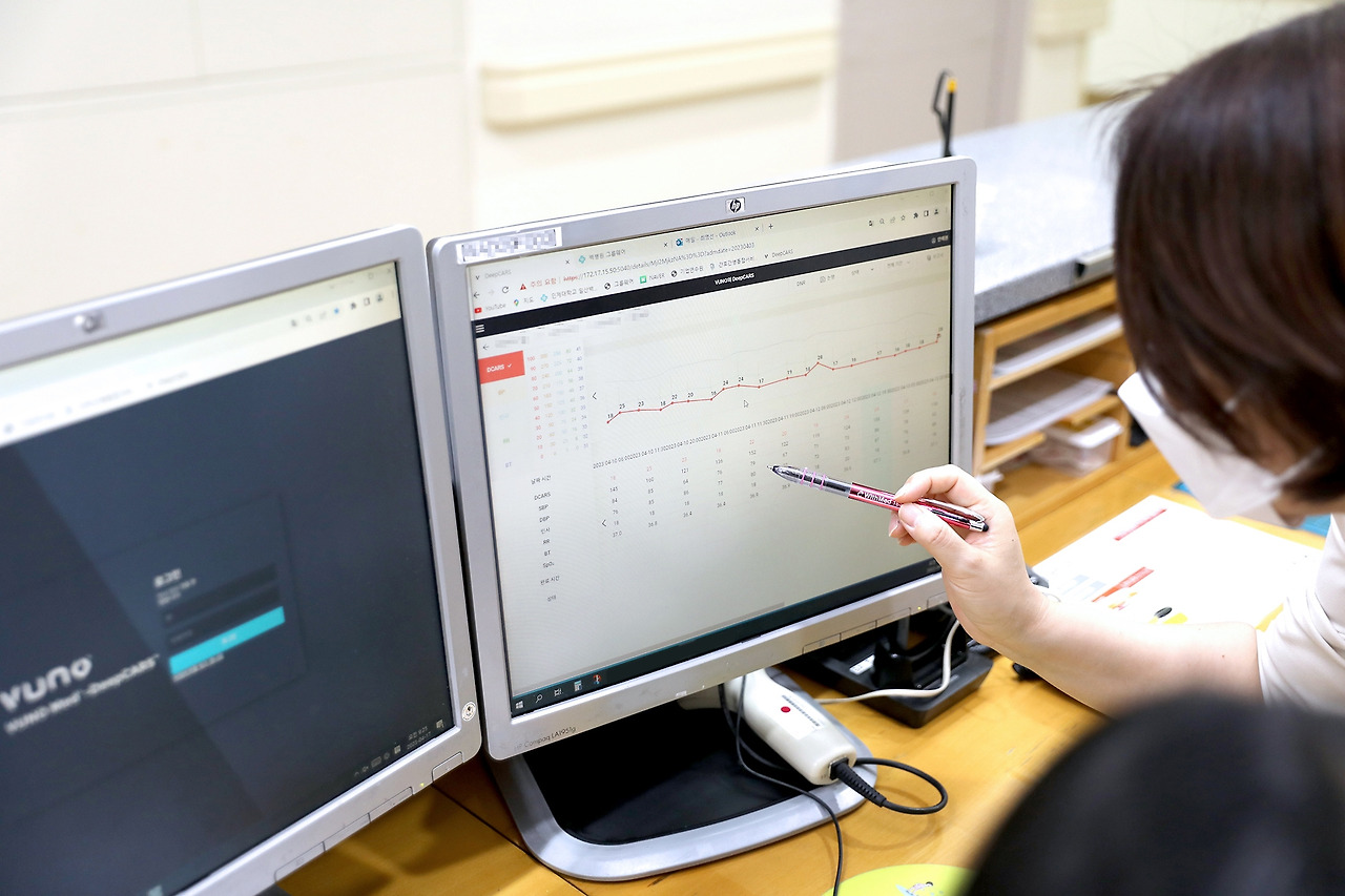 [사진]심정지 예측 인공지능(AI) 프로그램인 딥카스는 환자의 혈압과 맥박, 호흡, 체온 등 4가지 생체신호를 분석해 24시간 이내 심정지 발생 위험을 알려준다.5.jpg