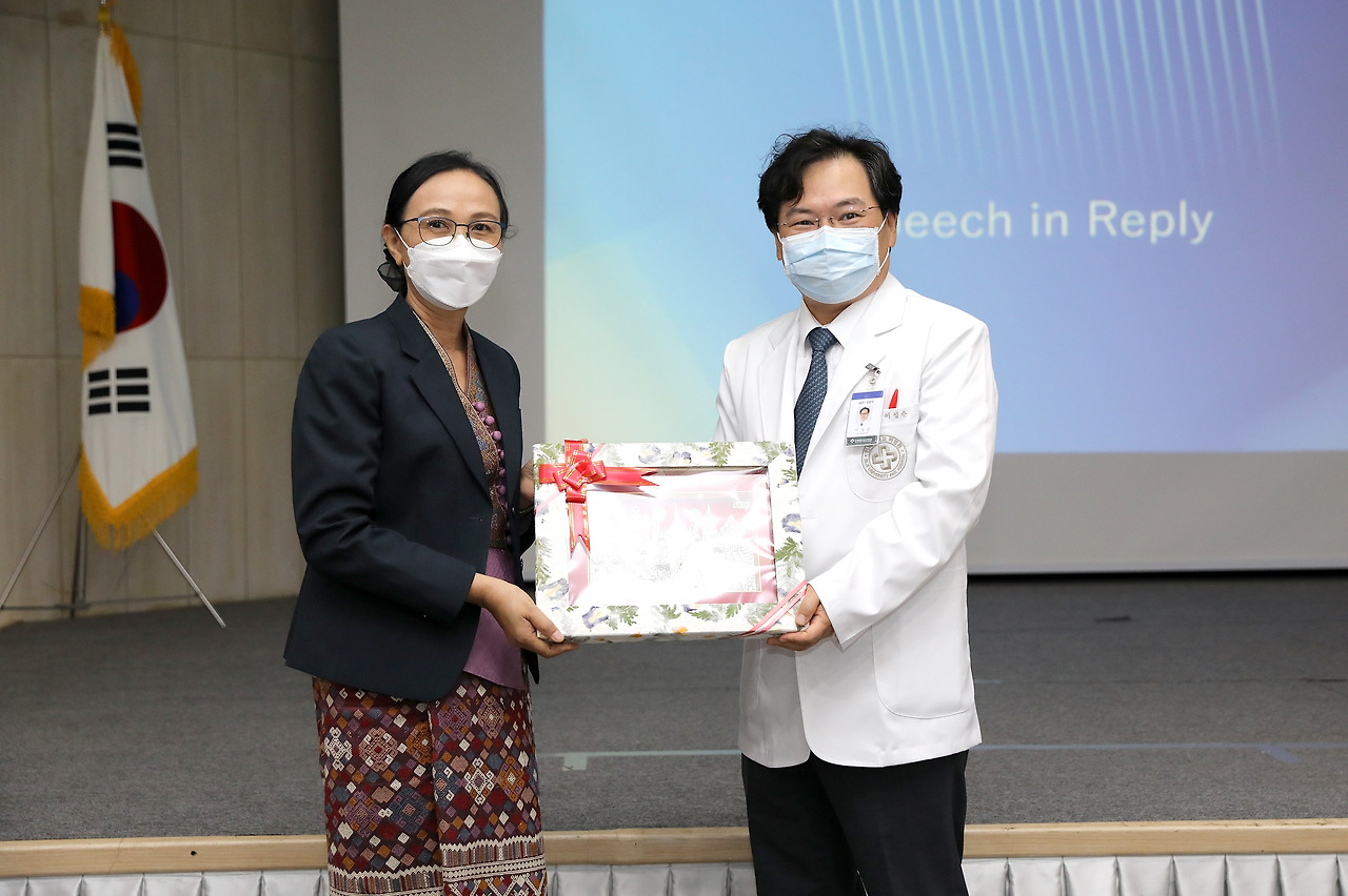 [사진]일산백병원이 9월 14일 ‘라오스 경찰병원 고위 관리자 연수교육’ 연수교육 입교식을 갖고 2주간 연수교육을 진행한다._1.jpg