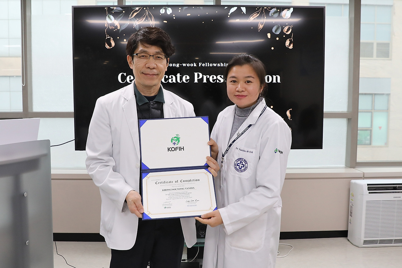 라오스 수료식2.jpg