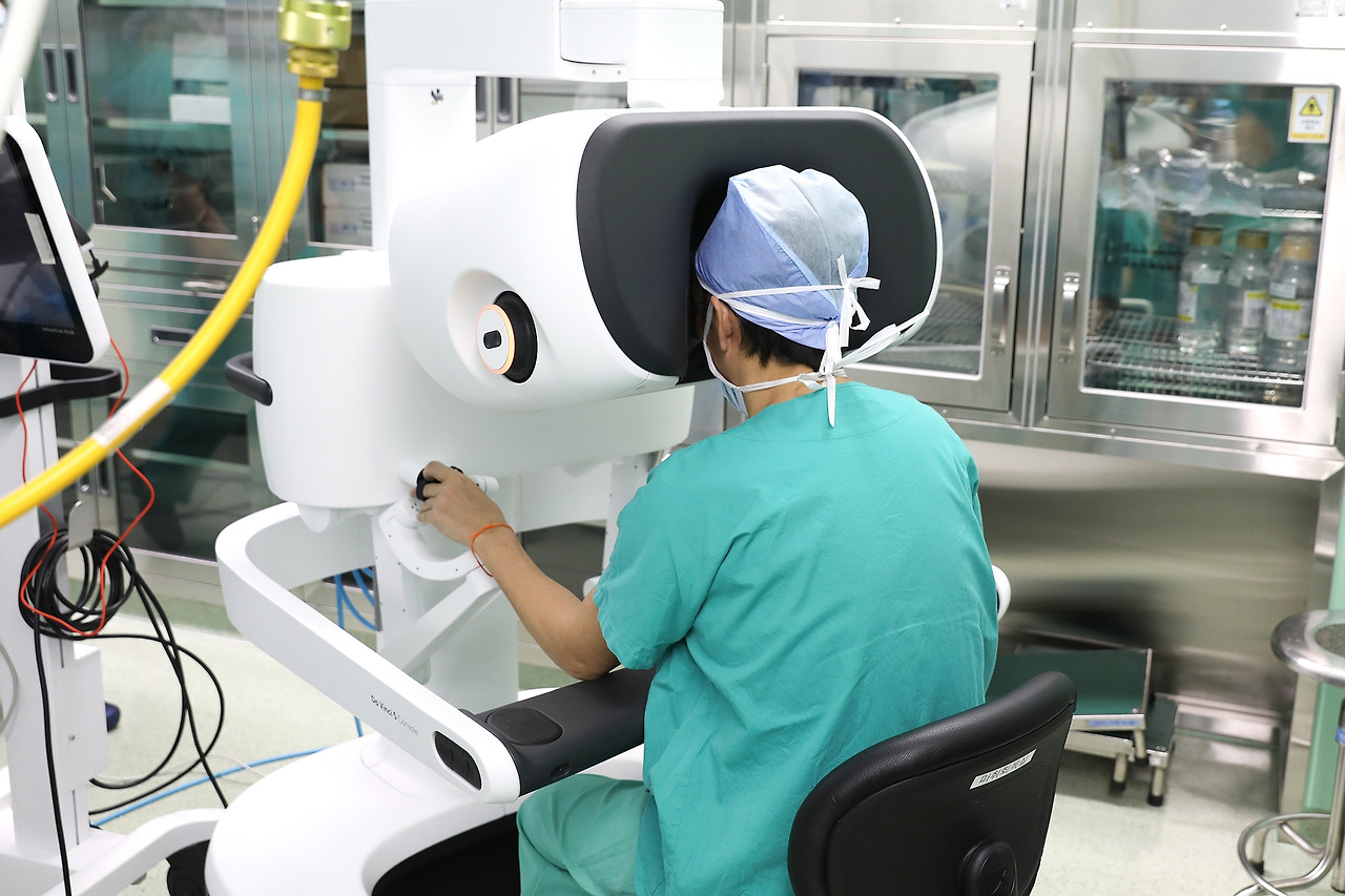 20250326_전경철 교수 로봇수술6.jpg