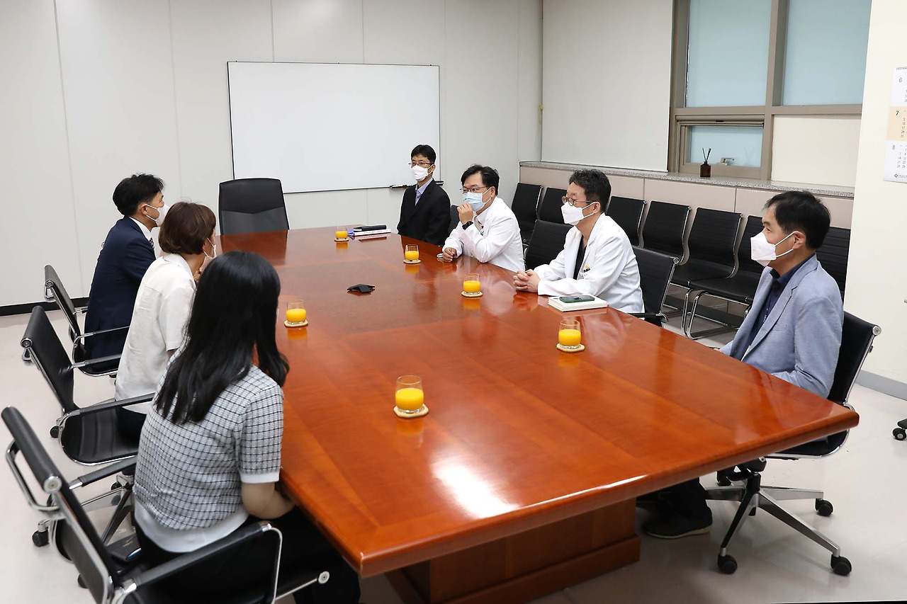 [사진] 일산백병원이 한국보건의료정보원에서 시행하는 전자의무기록 시스템 인증을 획득, 7월 4일 인증서 수여식을 가졌다_2.jpg