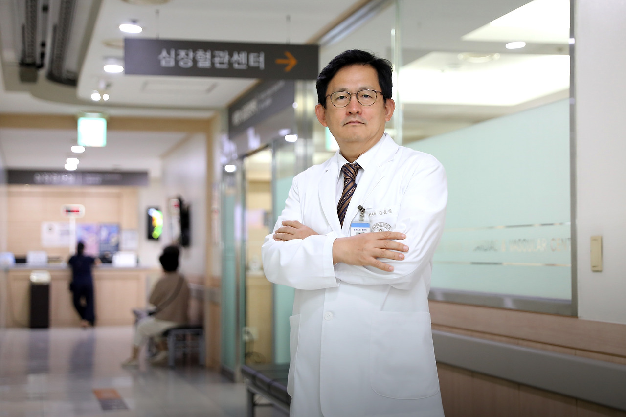 [사진]명의_흉부외과 신윤철 교수_5.jpg