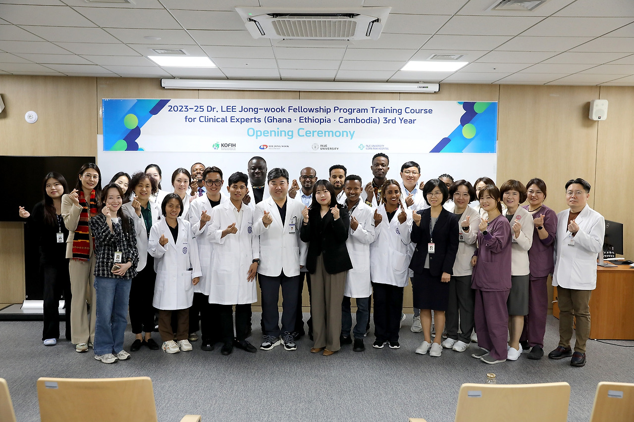 [사진] 일산백병원이 가나와 에티오피아, 캄보디아 의료진 12명을 초청해 4개월간 한국 의료를 전수한다..jpg