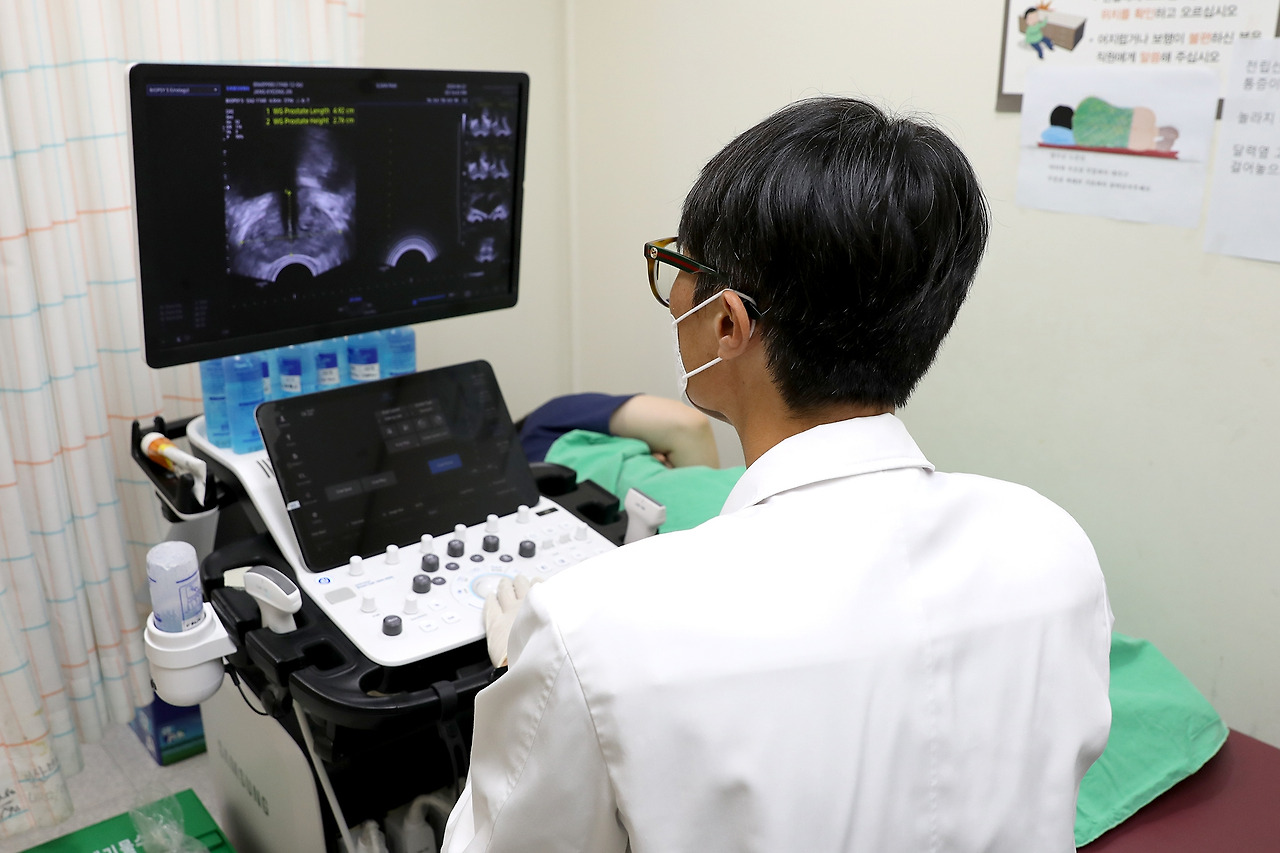 비뇨의학과 여정균 교수 이미지 사진3.jpg