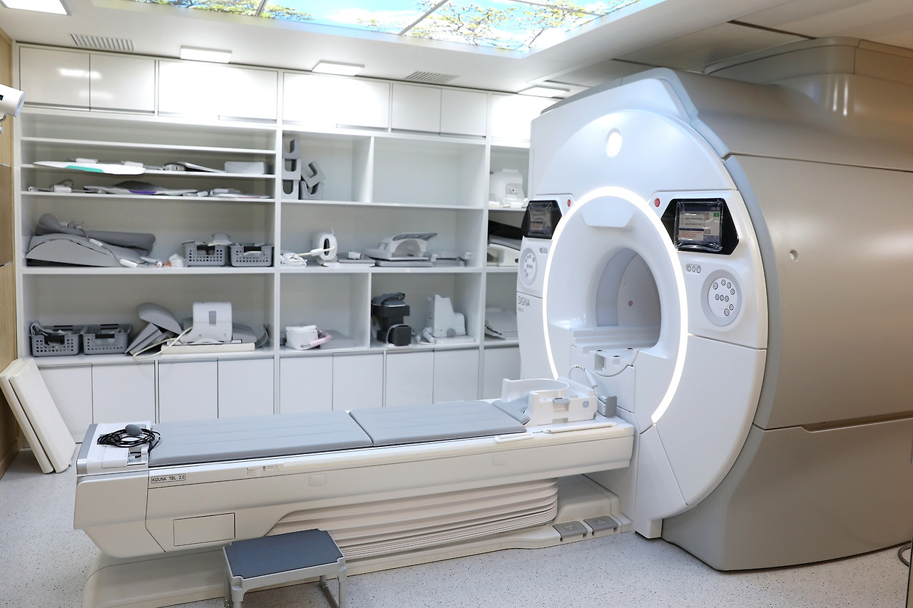 GE 시그나 히어로 3T MRI (2).jpg