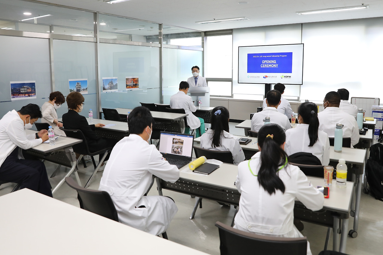 20221026_이종욱펠로우십 연수교육 입교식4.jpg