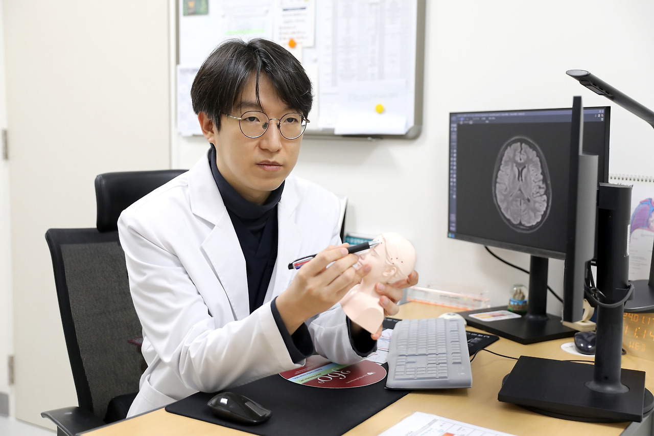 인터뷰컷_인제대학교 일산백병원 신경과 박홍균 교수3.jpg