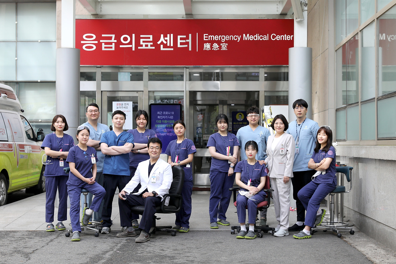 5월 표지_일산백병원 응급의료센터_단체사진.jpg